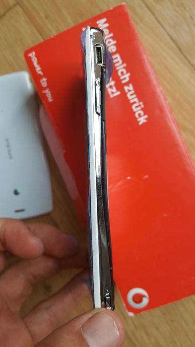 Sony Ericsson Xperia Arc чисто нов в кутия