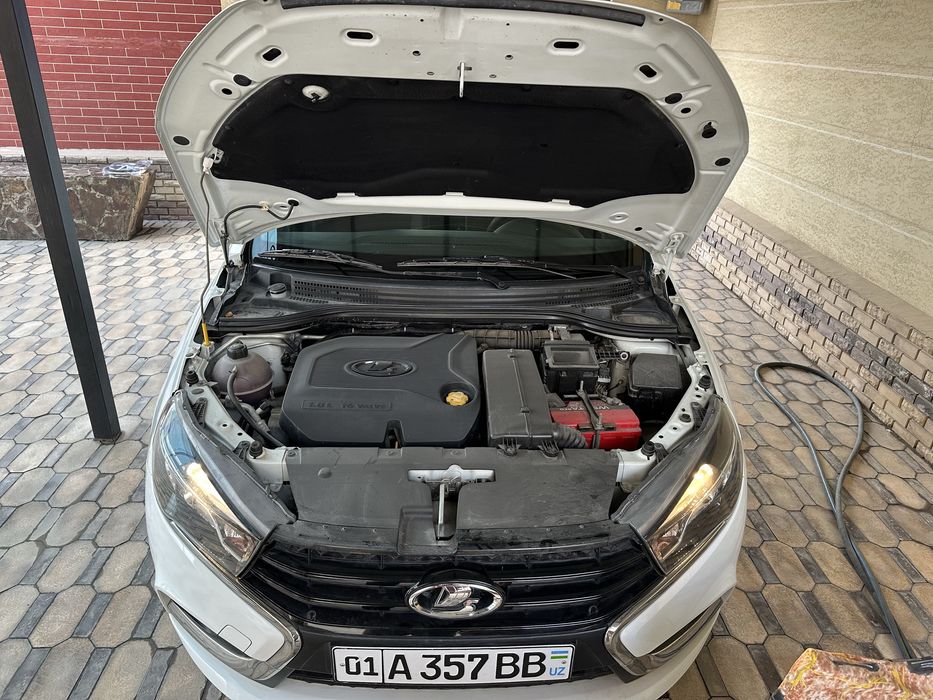 * LADA VESTA 1.8 мех 2018 год одни руки в отличном состоянии срочно!