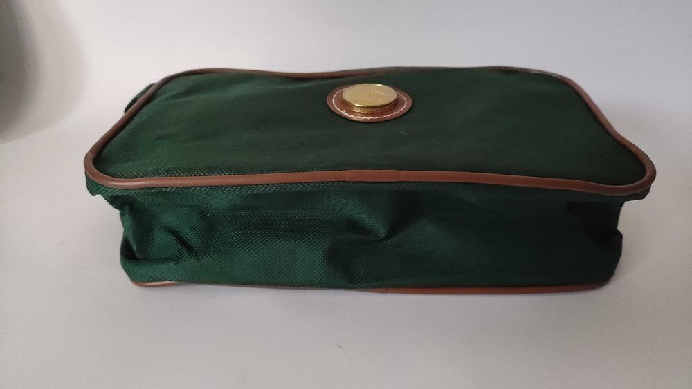 2 несесера за козметика или тоалетни принадлежности