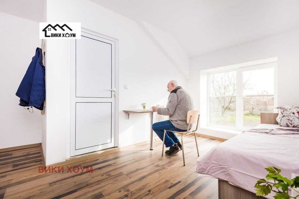 Продава се Хотел в Варна, Център - 8300 кв.м за 139 €/кв.м - Снимка #2