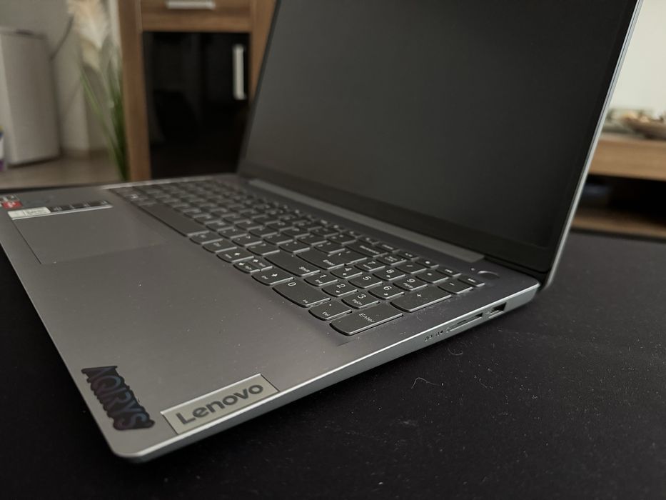 Lenovo IdeaPad 3 RYZEN 5, 16GB Ram 512SSD