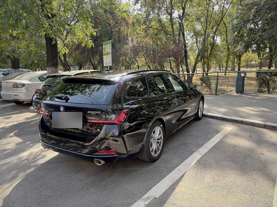 BMW Seria 3 2023 — imagine 4