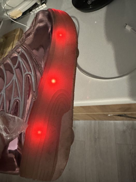 Adidasi Sports cu role detasabile si lumici cu incarcare usb