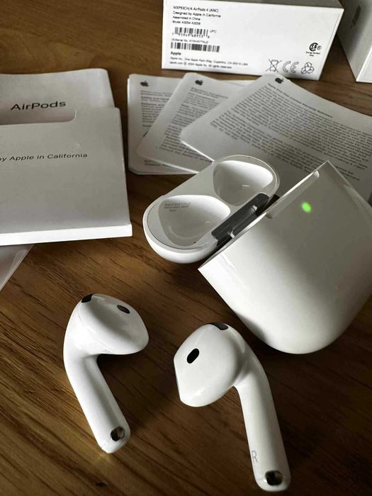 Безжични слушалки Airpods 4 с ANC