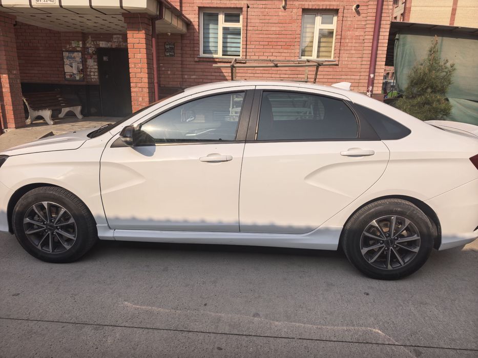 Лада Веста сотилади краска битта шопр ешида бор чизилгани учун сепилга