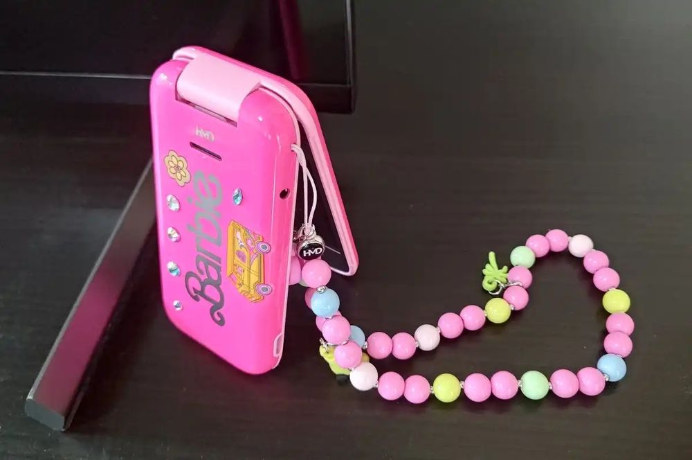 Juda ajoyib sovga qizlariz uchun Nokia Barbie