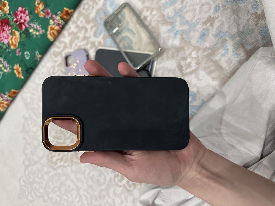 Продам чехлы на айфон 11