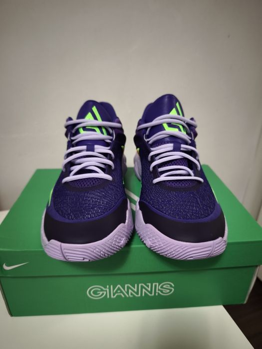 Adidași Nike Gianis/Noi