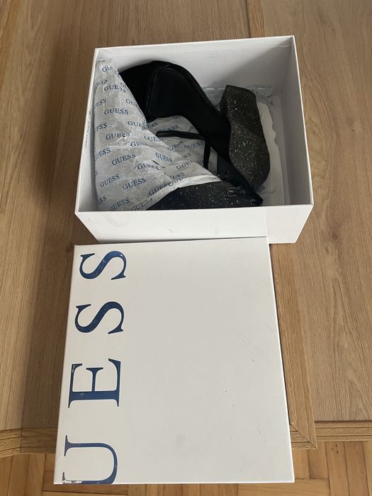 Дамски сандали Guess