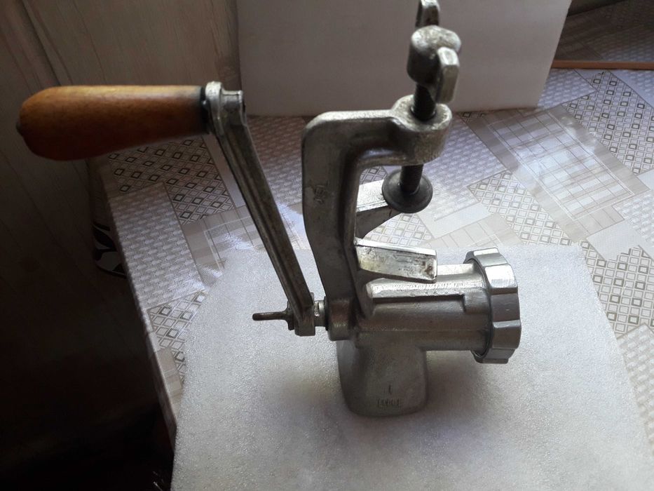 Мясарубка советская алюминевая в комплекте