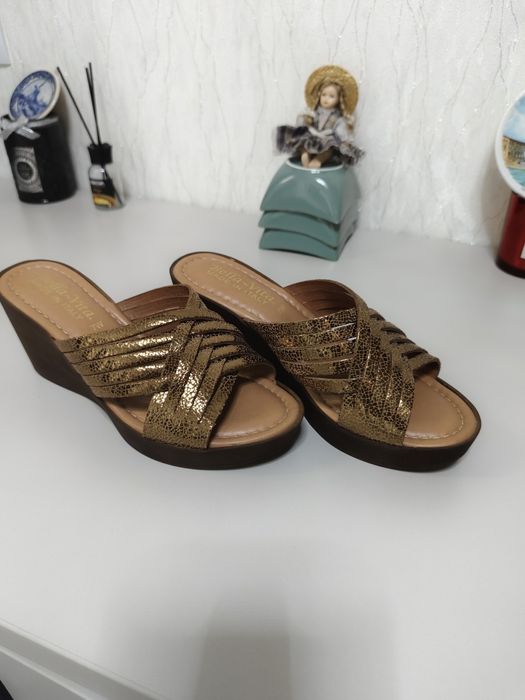 Продаются кожаные шлепки