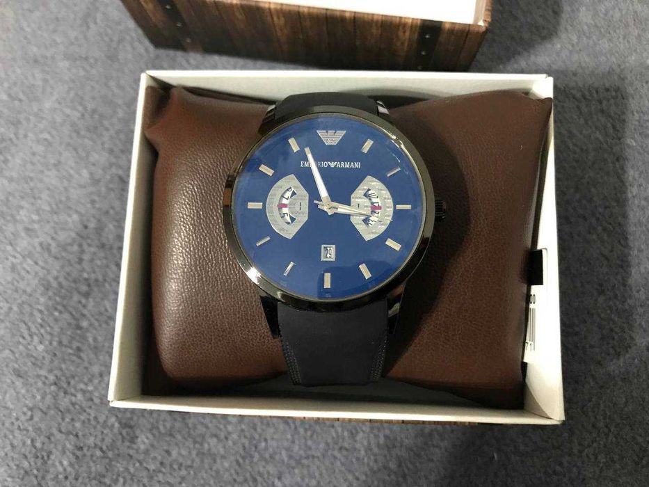 Мъжки часовник Emporio Armani - в кутия, нов и неползван