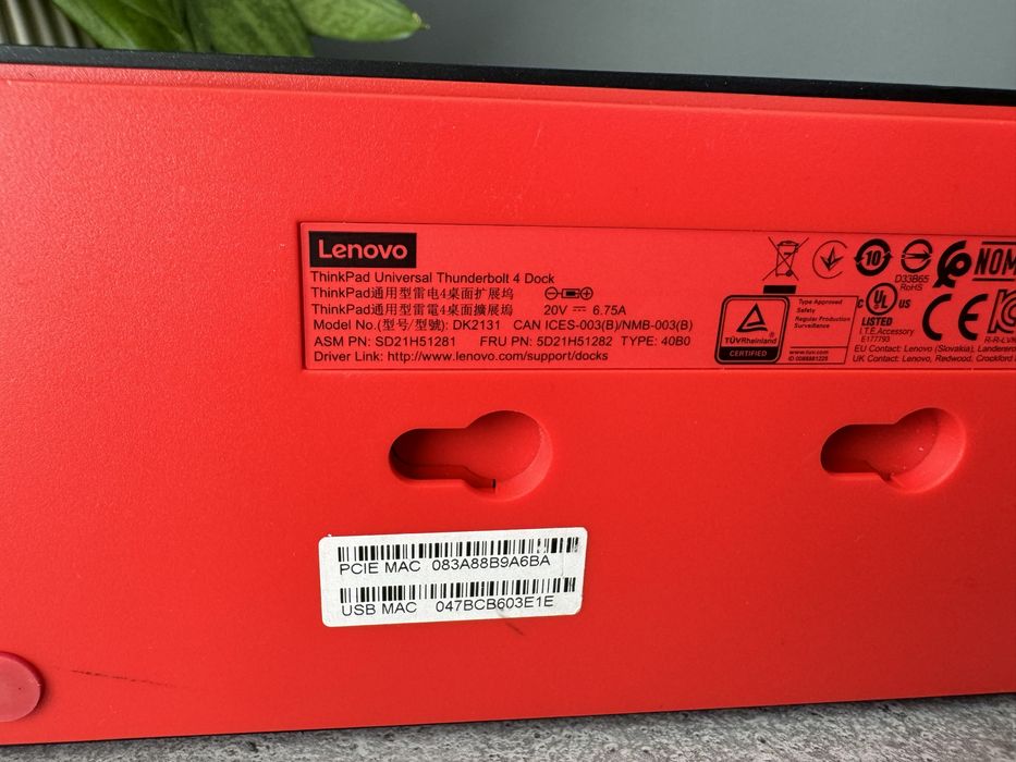 Dock Lenovo ThinkPad Thunderbolt 4 + incarcator 135W