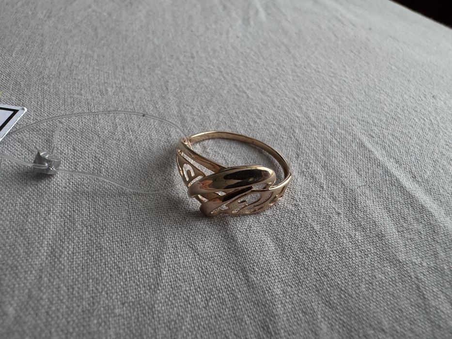 Продам кольцо новая золотая