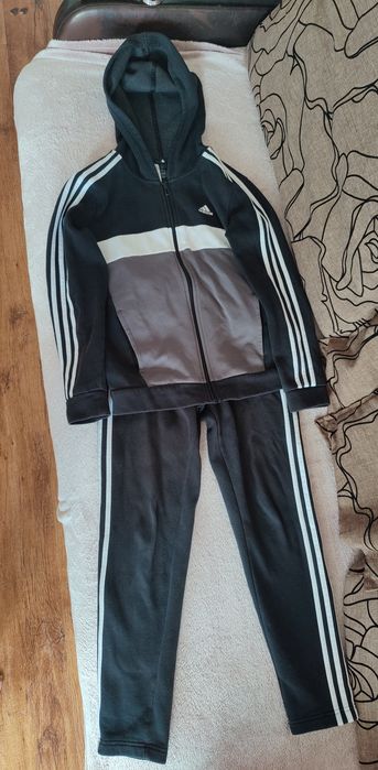 Vand trening Adidas, copii marime 152 / 11 -12 ani