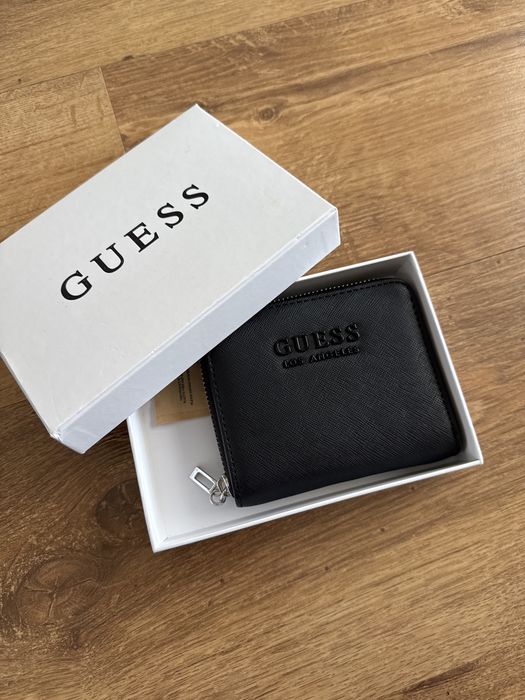 Чисто ново портмоне на Guess черно