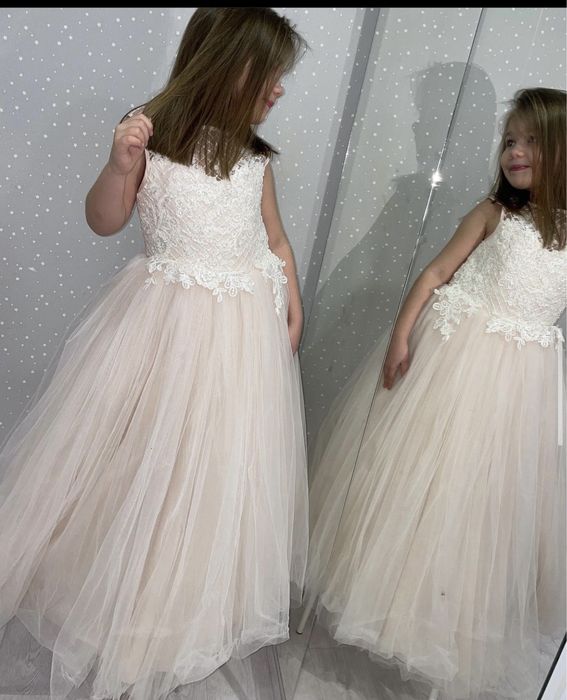 Продам нарядные платья