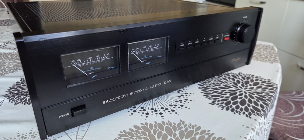 Усилвател Accuphase E 302
