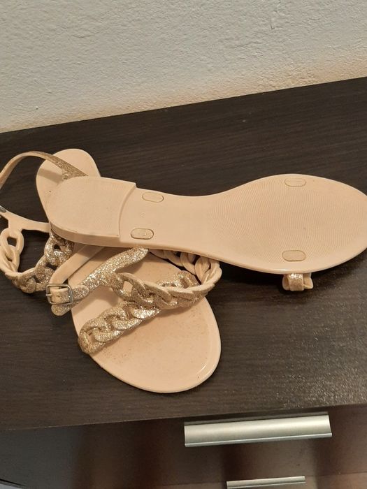 Апрески със забележка/номер44/ иНови сандали NEW LOOK и стилни обувки