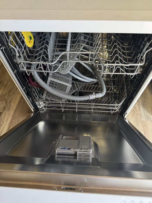 Mașină de spălat vase Arctic FSAE60W1 – foarte bună stare