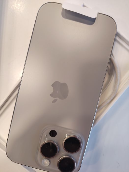 iPhone 16 pro 128gb natural desert titanium
