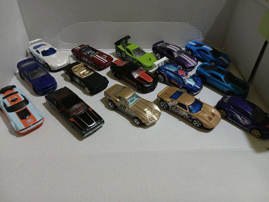 Hot Wheels и Matchbox колички