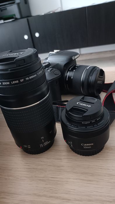 Vand aparat foto DSLR  Canon 800D + obiective extra+ accesorii