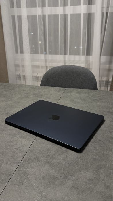 Продам MacBook Air 13 M4