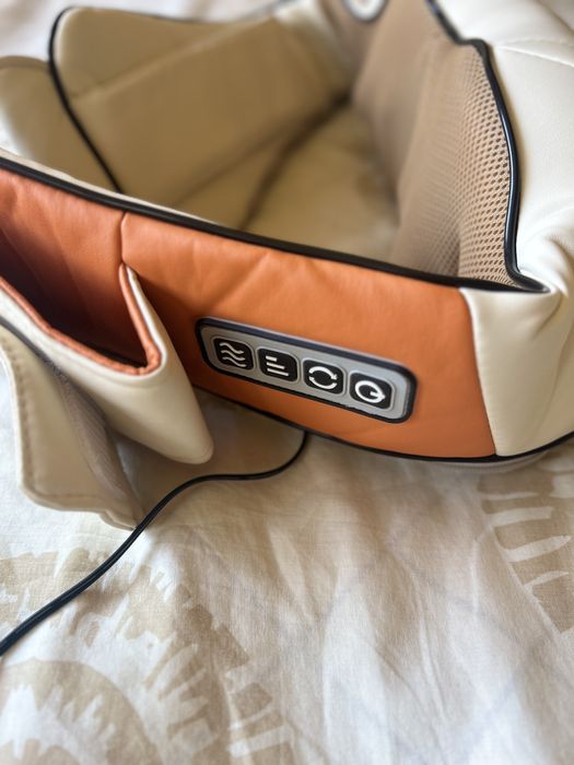 Шиацу масажор за врат с функция за топлина