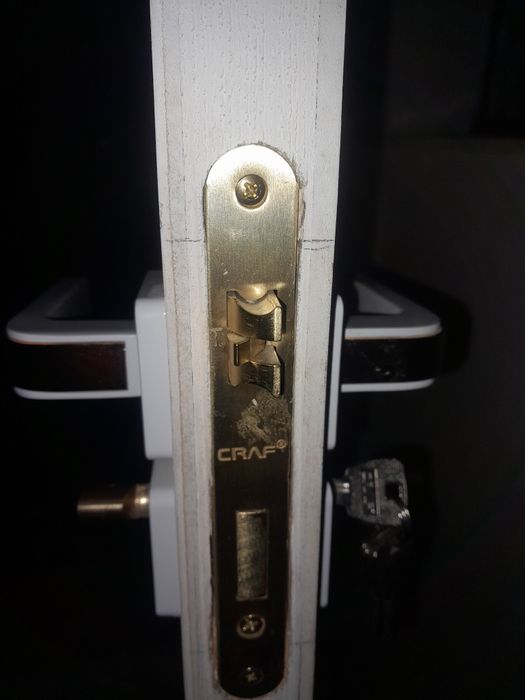 Установка межкомнатных дверей и замков  эшикларни урнатиш  урганч