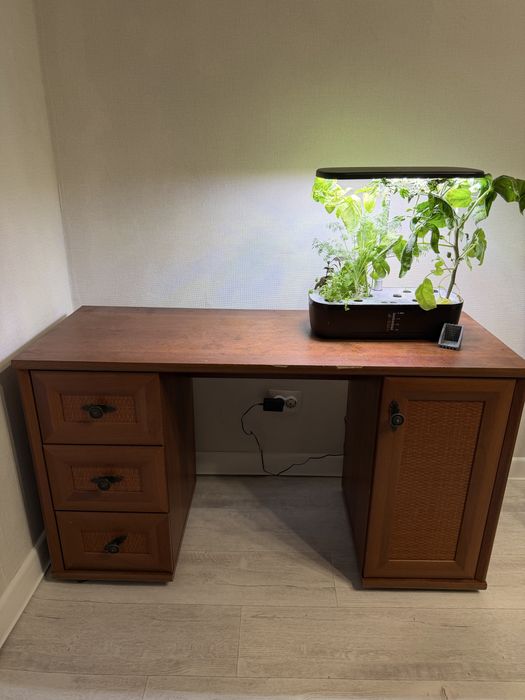 Стол письменный с ящиками