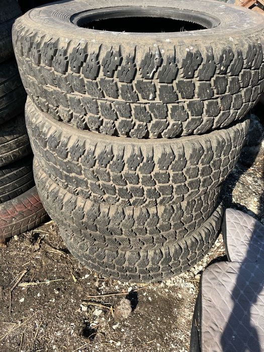 Продам шины 235/75 R15 -4 шт произвотство Россия