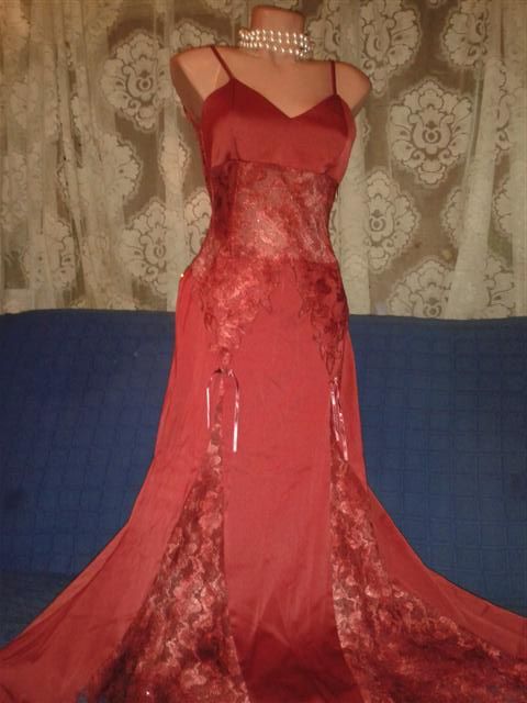 Rochie roşie strălucitoare cu o mică trenă TRANSPORT GRATUIT
