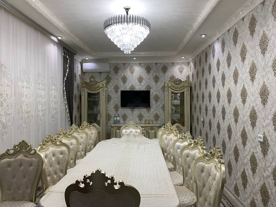 Barcha sharoitlarga ega UY SOTILADI