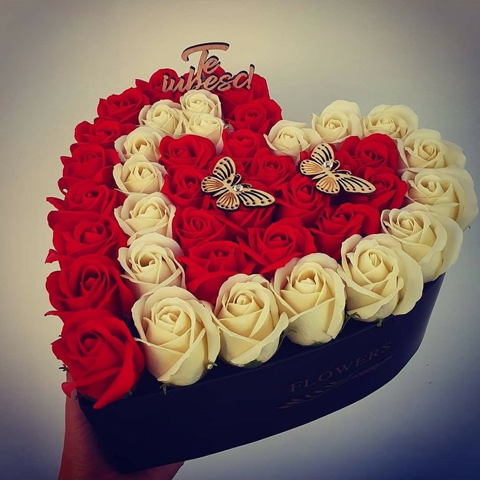 Aranjament cu flori de sapun + mesaj