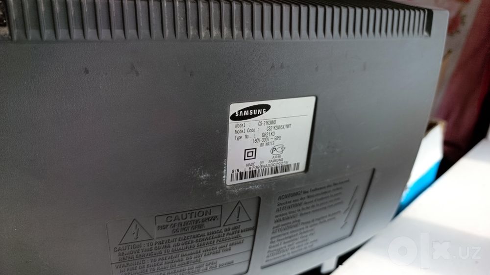 Старый квадратный телевизор Samsung