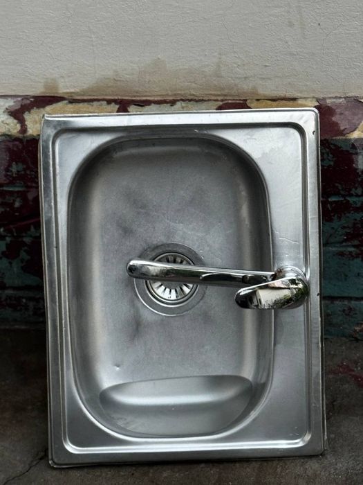 Кухонная Раковина со смесителем