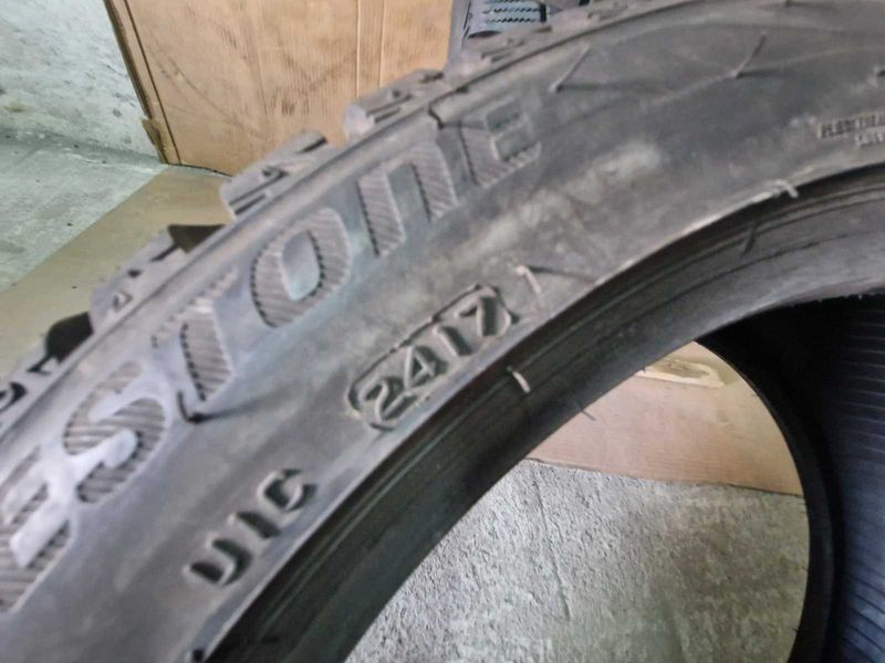 2 Bridgestone R17 225/45
зимни гуми DOT2417