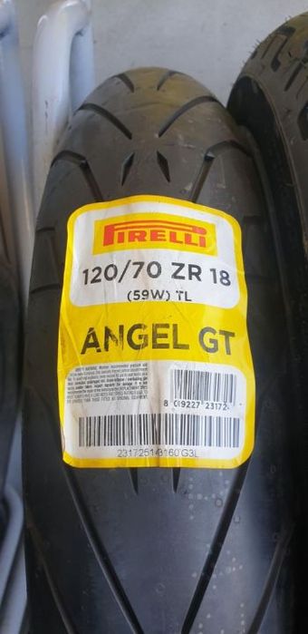 Anvelope motociclete noi.