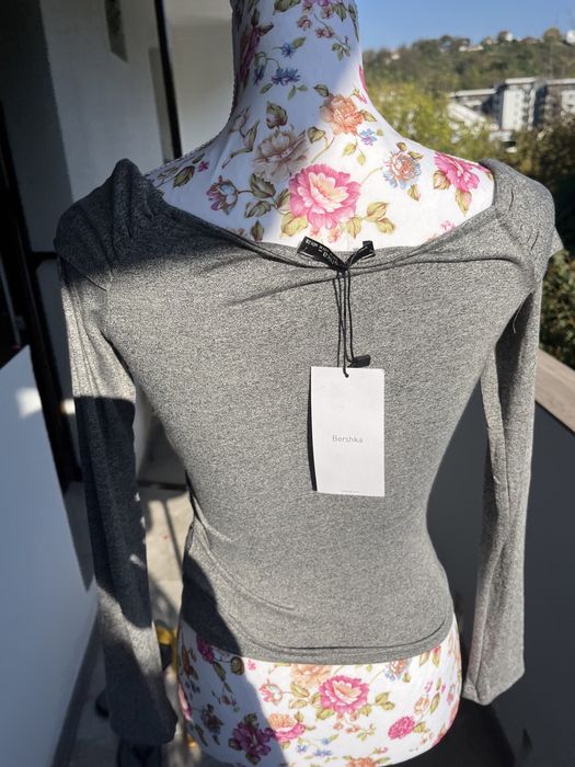Bluza noua Bershka