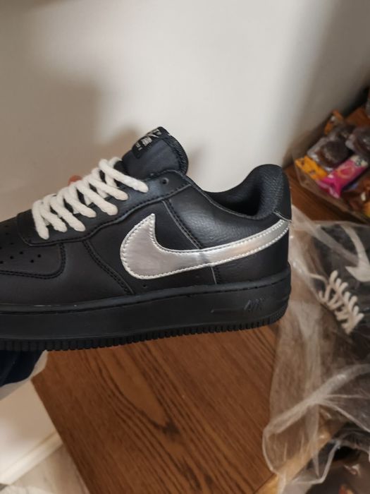 Adidasi noi de vanzare