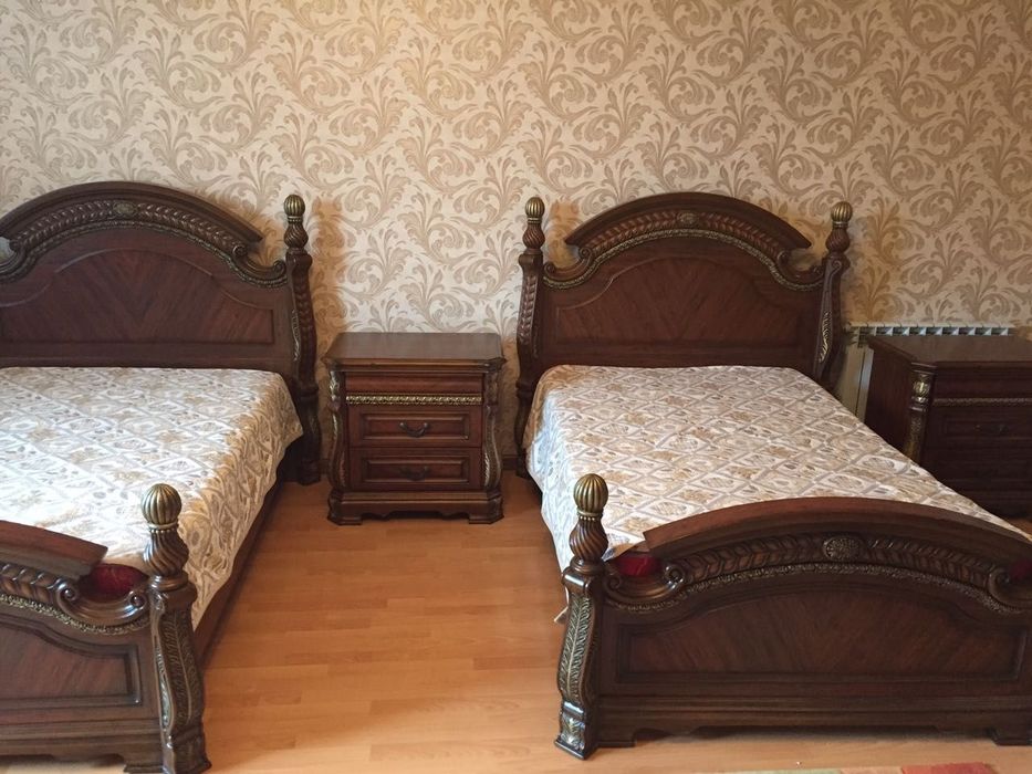 Кровати, шкаф и тумбочки