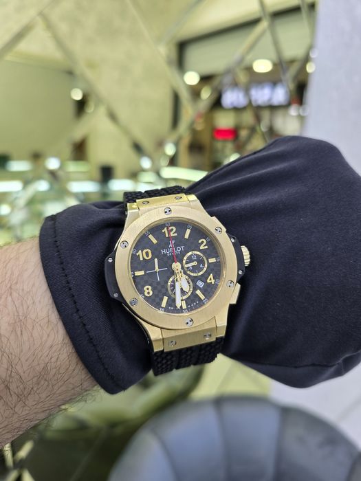 Продам золотые часы Хублот для спортивных и брутальных мужчин.