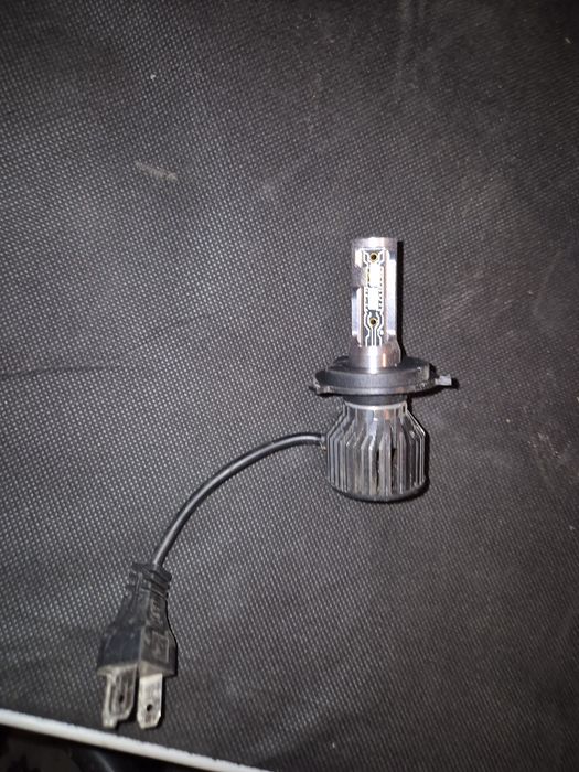 Продам лампочки би лэд в паре