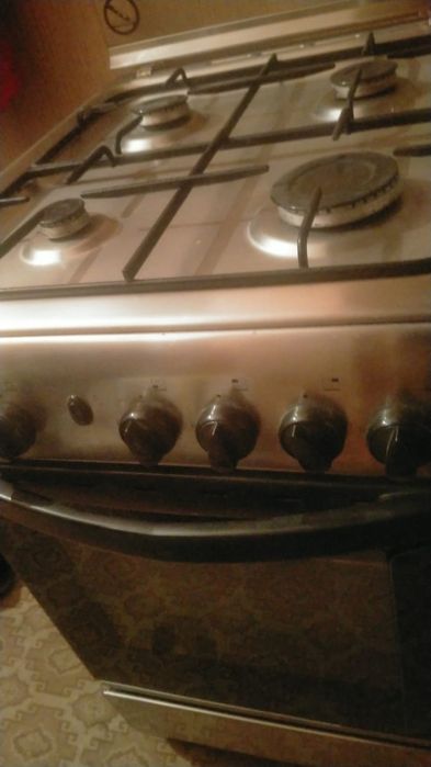 Продам газовую плиту