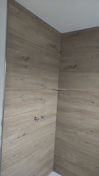 Поставяне на плочки