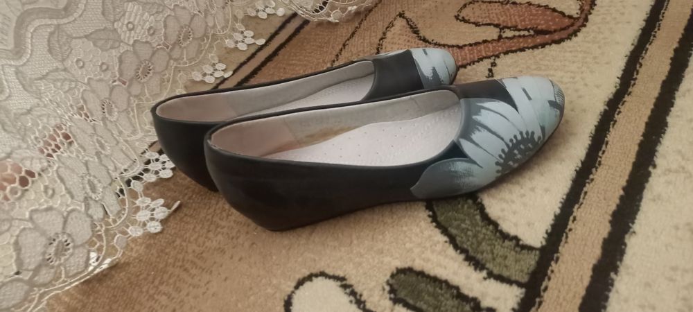 Продам туфли детские на девочку