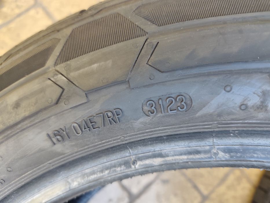 Зимни гуми Continental 225/55R17C dot2023  225/55/17