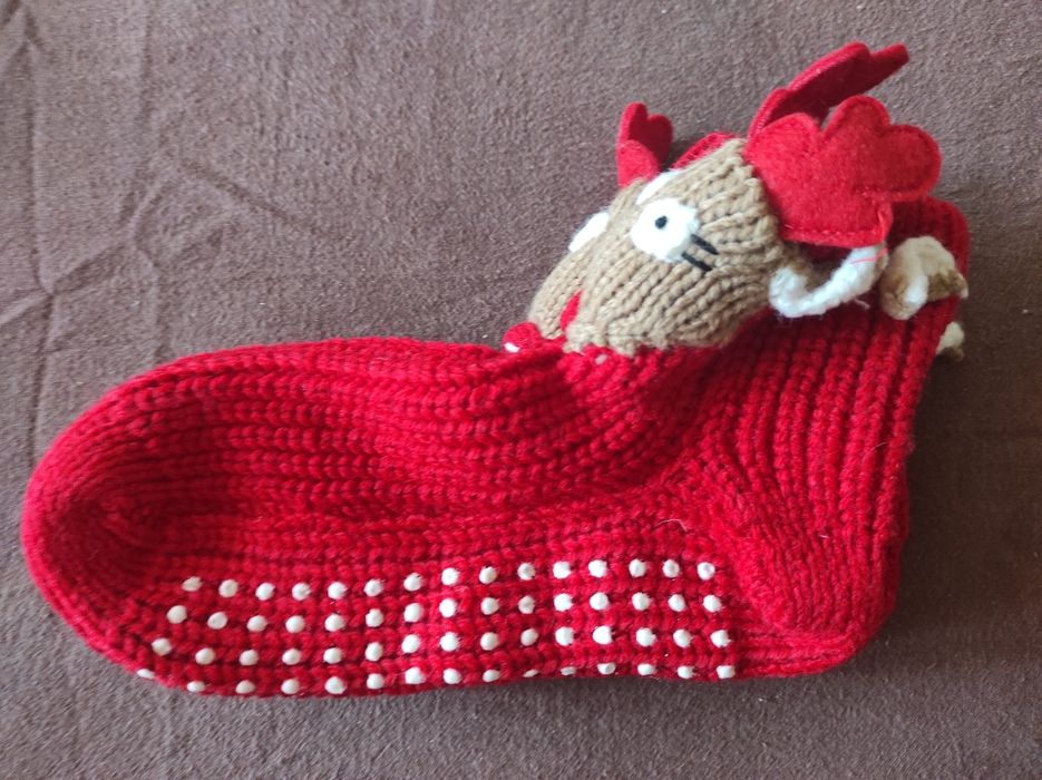 Дамски чорапи и пантофи