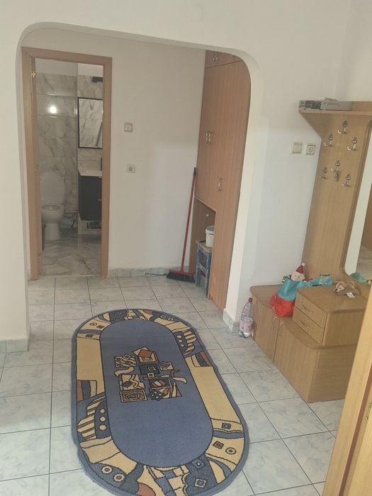 Închiriez apartament cu doua camere decomandat